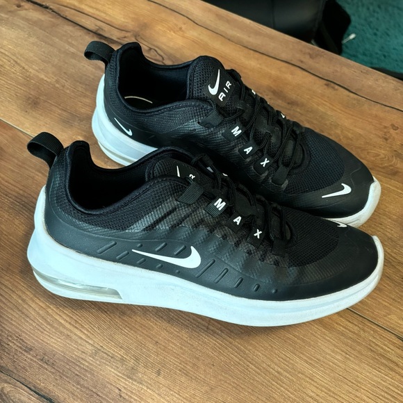 Nike Air Running Shoes - Picture 1 of 4